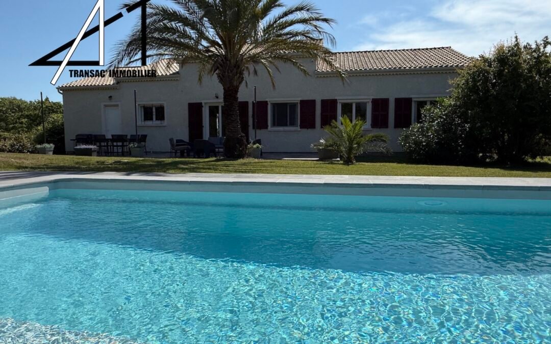 Idéalement située dans quartier calme, charmante villa de plain-pied avec piscine