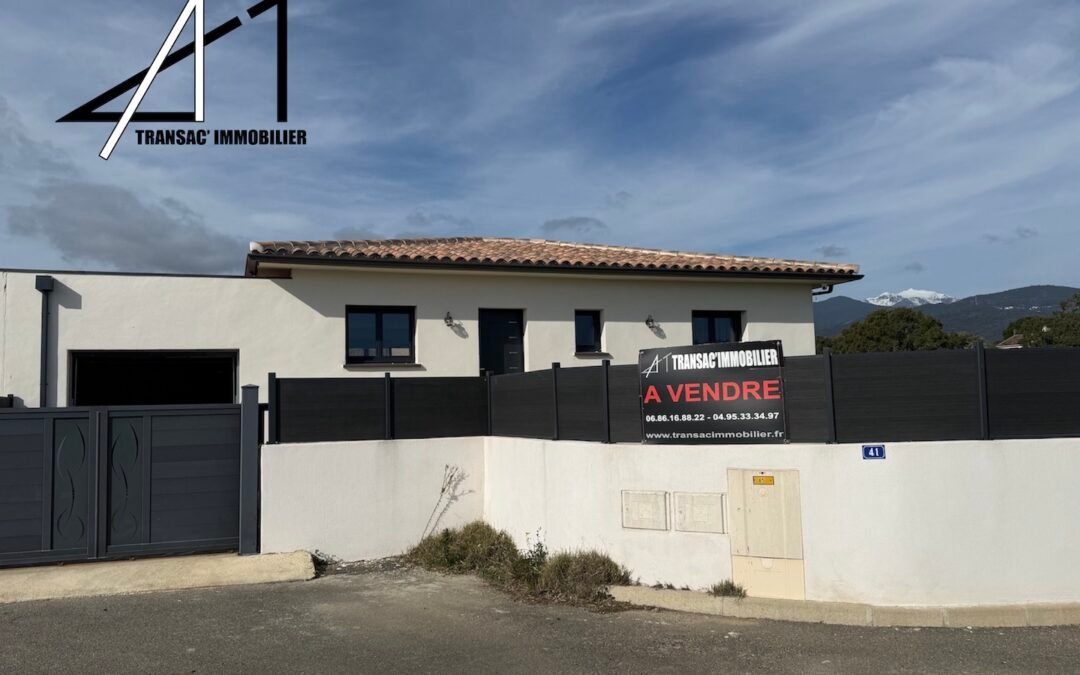 Maison de plain-pied jumelée par le garage de 73 m2 + garage sur terrain clos et arboré de 570 m2
